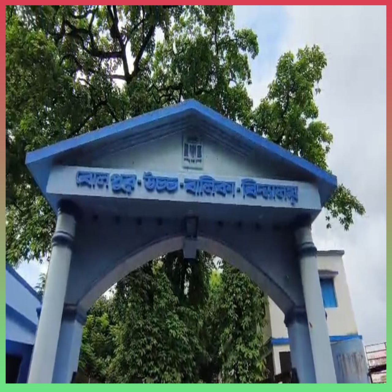 ragging-allegations-against-a-class-9-student-at-a-school-in-bolpur-birbhum-students-and-parents-protest